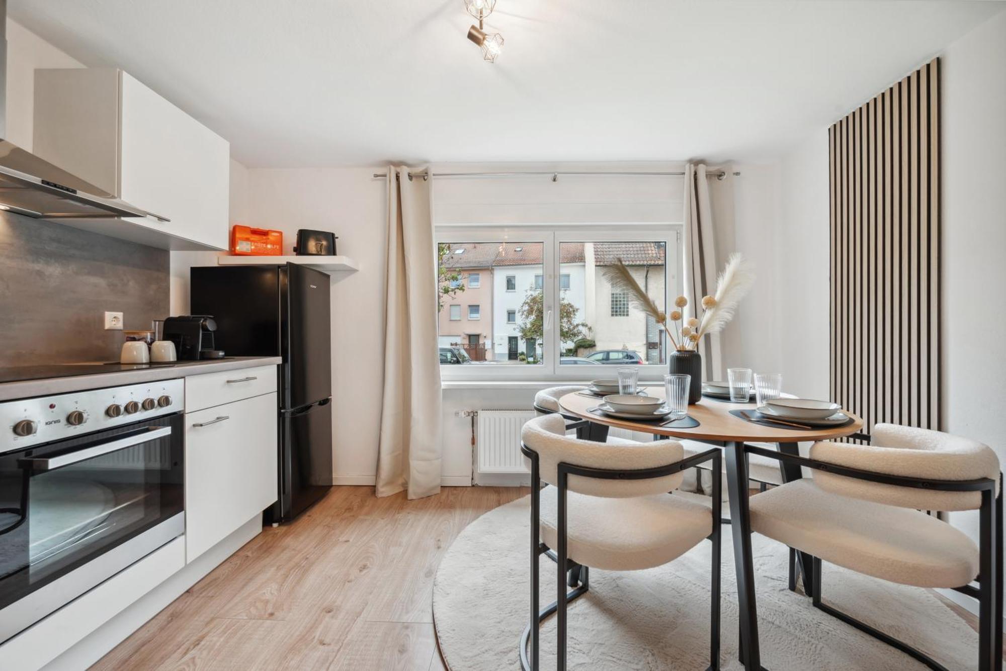 Malu Rooms - Ruhige Lage, Erdgeschoss, Smarttv, Netflix, 24H Checkin, Ludwigsburg Exterior photo