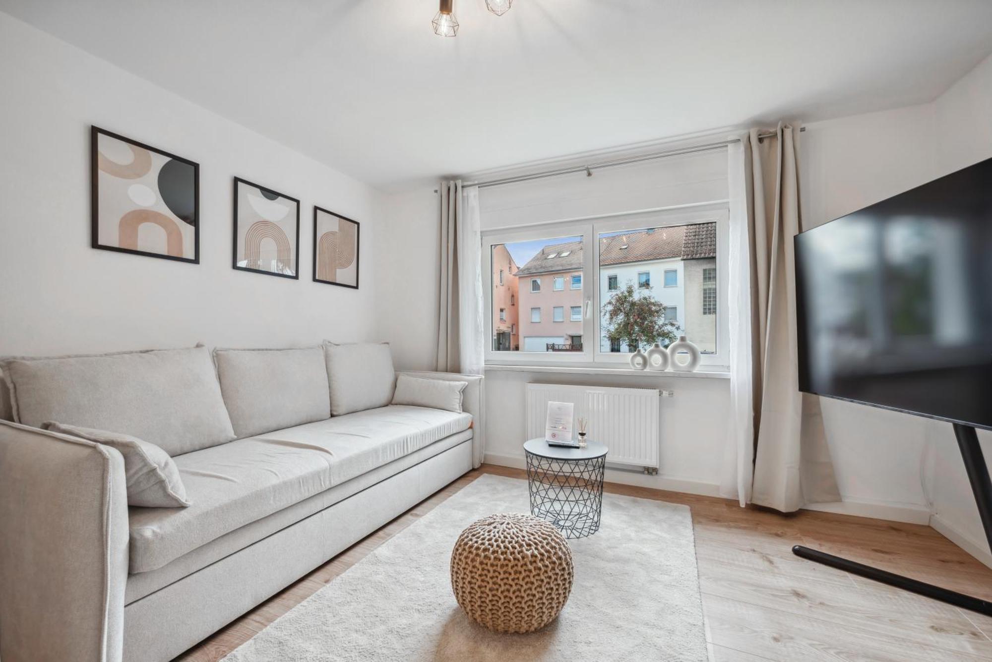 Malu Rooms - Ruhige Lage, Erdgeschoss, Smarttv, Netflix, 24H Checkin, Ludwigsburg Exterior photo