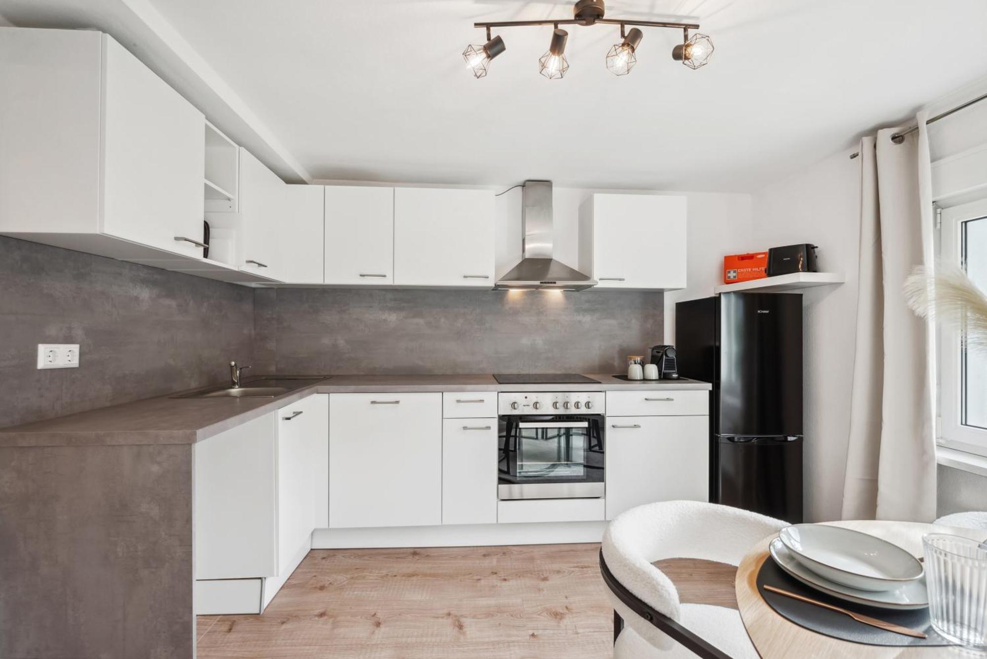 Malu Rooms - Ruhige Lage, Erdgeschoss, Smarttv, Netflix, 24H Checkin, Ludwigsburg Exterior photo