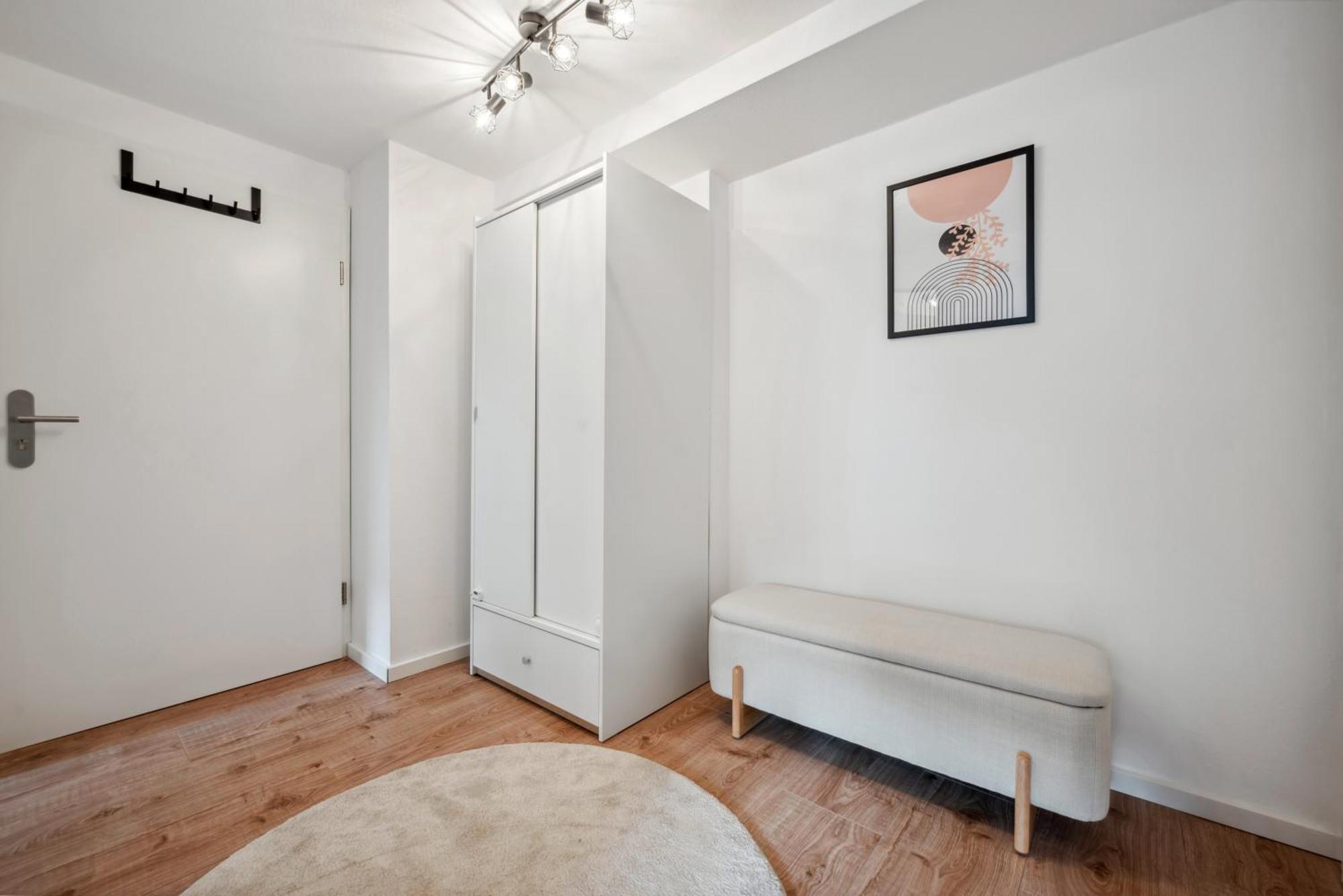 Malu Rooms - Ruhige Lage, Erdgeschoss, Smarttv, Netflix, 24H Checkin, Ludwigsburg Exterior photo
