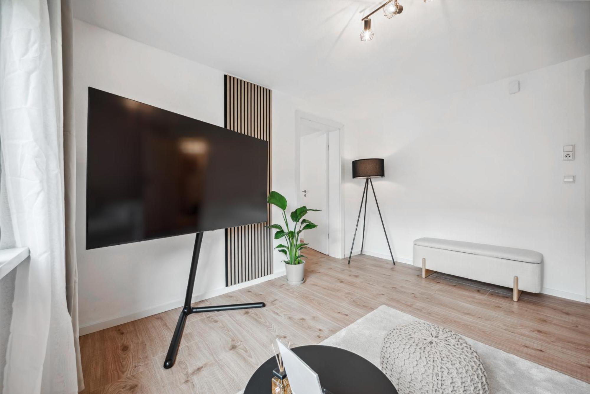 Malu Rooms - Ruhige Lage, Erdgeschoss, Smarttv, Netflix, 24H Checkin, Ludwigsburg Exterior photo