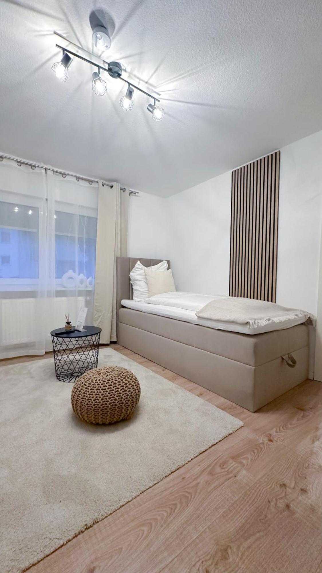 Malu Rooms - Ruhige Lage, Erdgeschoss, Smarttv, Netflix, 24H Checkin, Ludwigsburg Exterior photo