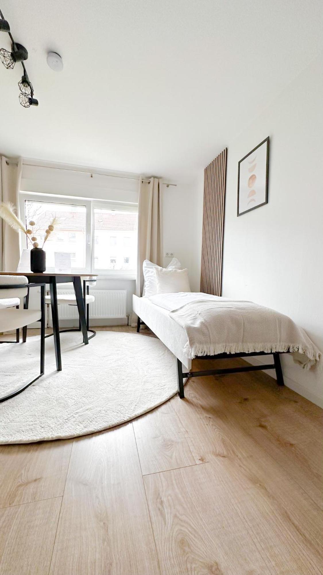 Malu Rooms - Ruhige Lage, Erdgeschoss, Smarttv, Netflix, 24H Checkin, Ludwigsburg Exterior photo